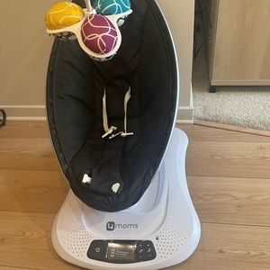 4Moms Mamaroo 4 5 Unique Motions Bluetooth Enabled Multi-Motion Baby Swing Black
